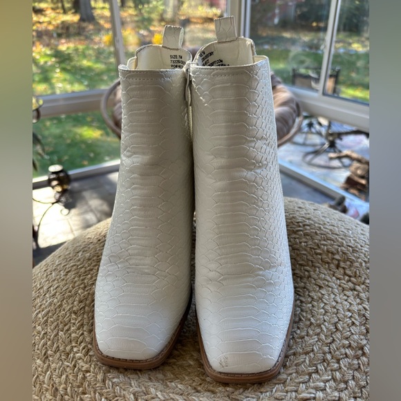 White Snakeskin Ankle Boots - size 7 - Picture 7 of 11